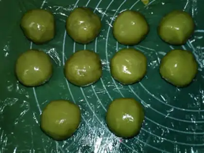 Make A wide-range Penang moon cake step 16