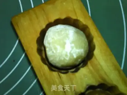 Make A wide-range Penang moon cake step 17