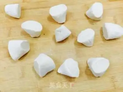 Make Rose buns step 2