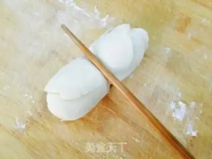 Make Rose buns step 8