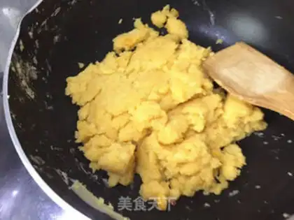 Make Gold and milk moon cakes step 10