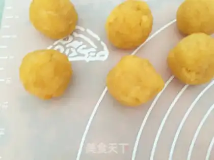 Make Gold and milk moon cakes step 11