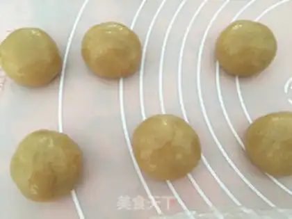 Make Gold and milk moon cakes step 12