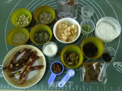 Make A wide sausage moon cake step 0