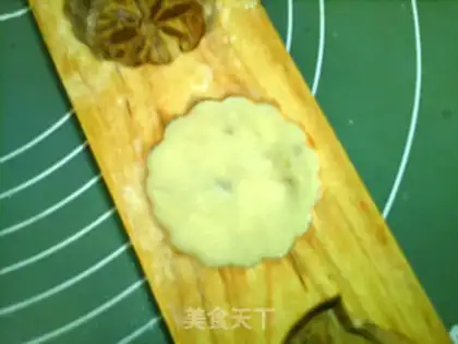 Make A broad ham moon cake step 16