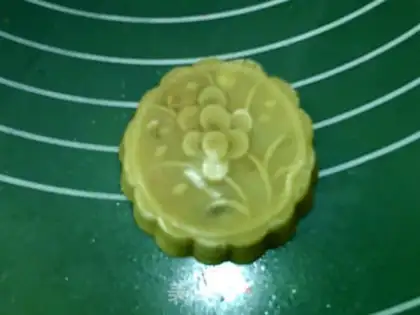 Make A broad ham moon cake step 17