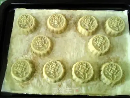 Make A broad ham moon cake step 18