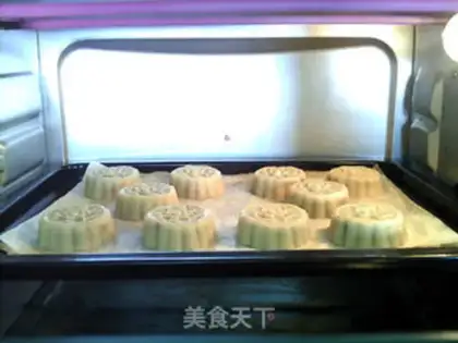 Make A broad ham moon cake step 19