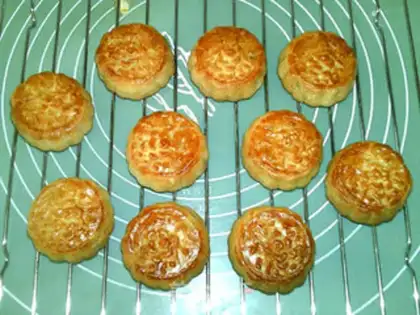 Make A broad ham moon cake step 21
