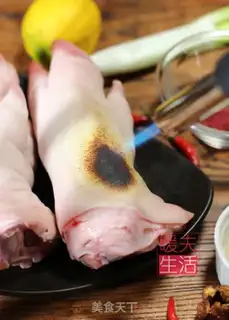 Make Red burning pig hoof step 1