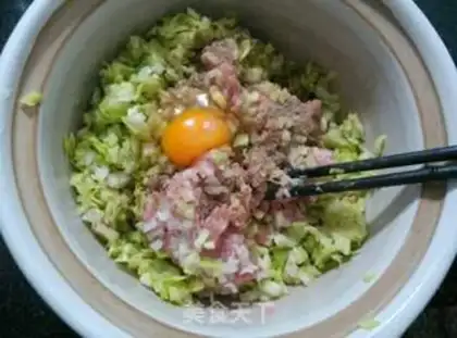 Make Onion pork pie step 0