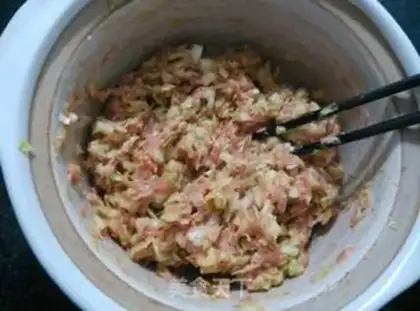 Make Onion pork pie step 1