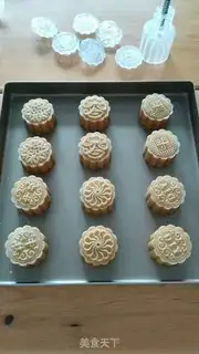 Make A wide-range cranberry green bean moon cake step 10