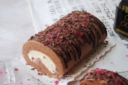 Make Rose chocolate roll step 17