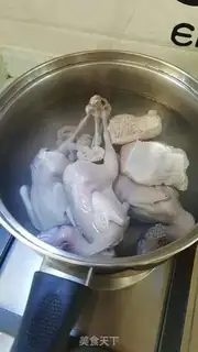 Make Monkey mushroom quail soup step 1