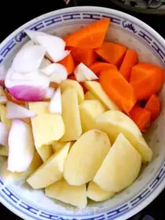 Make Curry potato carrot chicken step 1