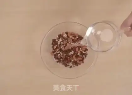 Make A greasy moon cake step 1