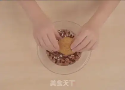 Make A greasy moon cake step 2