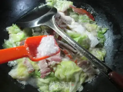 Make Crabs made from salted cabbage step 8