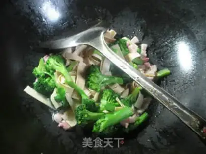 Make A thousand pieces of salted broccoli step 4
