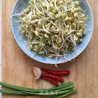 Make Blasted bean sprouts step 0