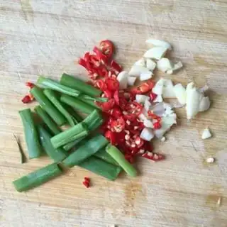Make Blasted bean sprouts step 1