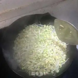 Make Blasted bean sprouts step 3