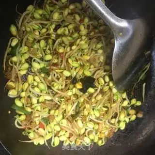 Make Blasted bean sprouts step 4