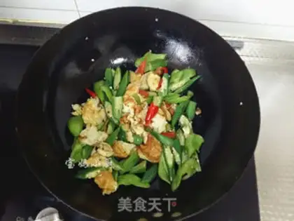 Make Autumn pepper fried eggs step 7