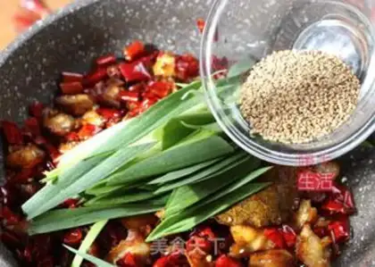 Make Spicy chicken crumbs step 5