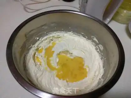 Make A snowy lemon pound cake step 3
