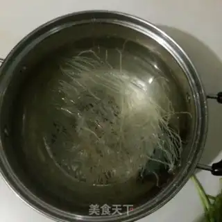 Make Milk soup shrimp rice powder step 1
