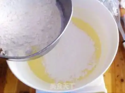 Make raisin yogurt cake step 3