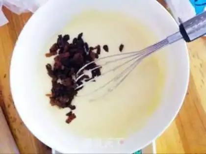 Make raisin yogurt cake step 4