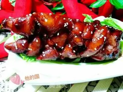 Make Red burning pig hoof flowers step 2