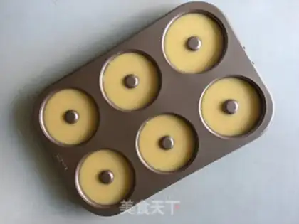 Make Black and white chocolate doughnuts step 7