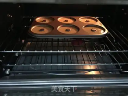 Make Black and white chocolate doughnuts step 8