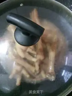Make Red breast claws step 5