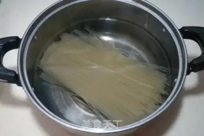Make The raisins, the rice step 1