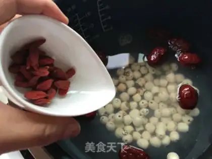 Make ♪ Lotus red date sugar ♪ step 2