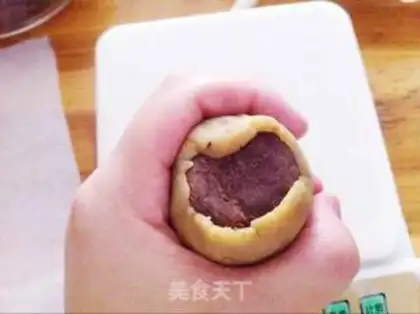 Make Chestnut bean mooncake step 12