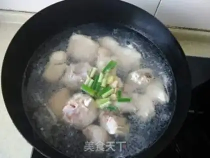 Make Pork hoof with radish step 0