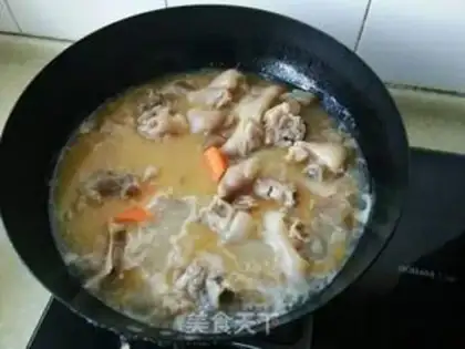 Make Pork hoof with radish step 1