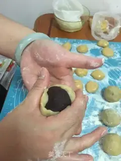 Make Red bean yogurt of broad moon cake step 13