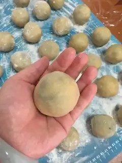 Make Red bean yogurt of broad moon cake step 14