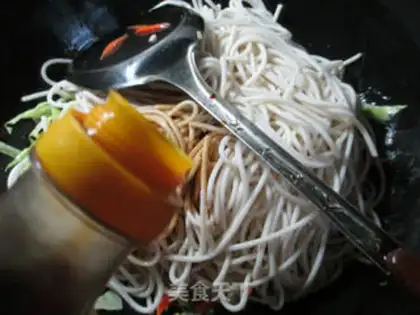 Make Shrimp cabbage noodles step 4