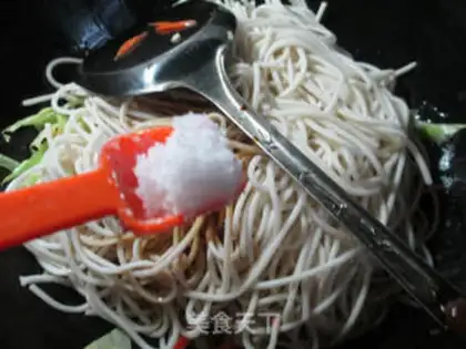 Make Shrimp cabbage noodles step 5