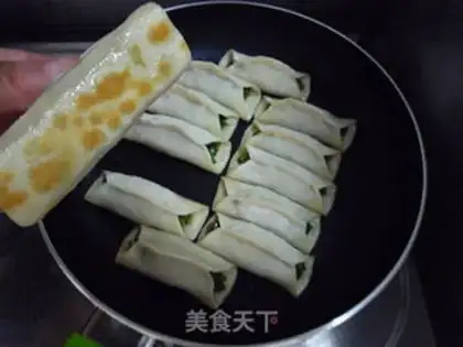 Make Pork pan sticker step 12