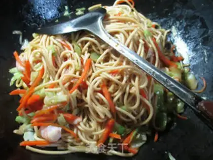 Make Shrimp cabbage noodles step 7
