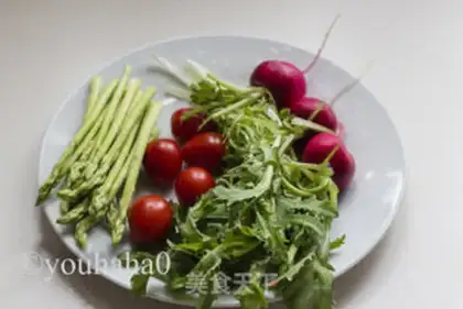 Make A red shrimp salad with oil and vinegar step 1